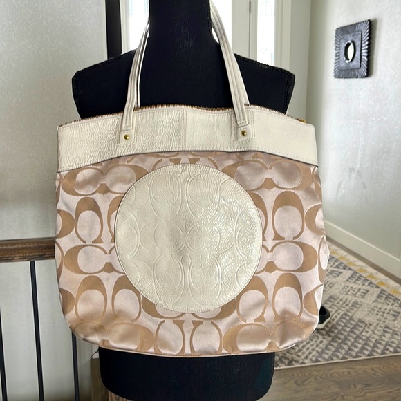 Coach handbag. 16 x14. - Picture 1 of 4